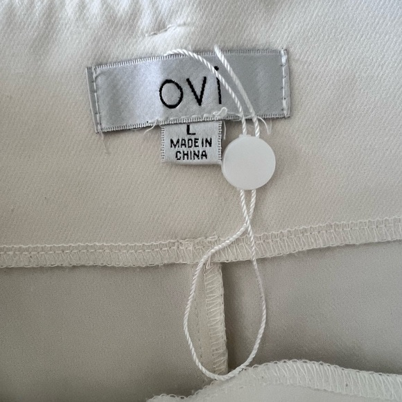 Elegant White Women's Shorts with Belt - Picture 9 of 12